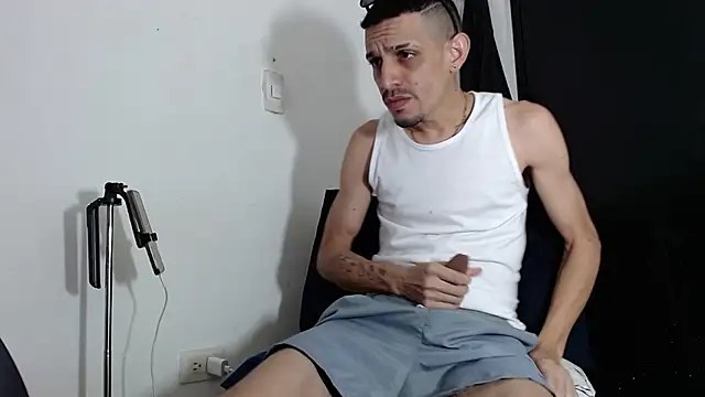 LATINO27CM online show from March 14, 2026, 12:17 am