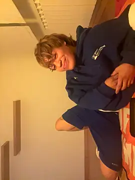 fezgrosso online show from November 16, 2025, 12:49 am