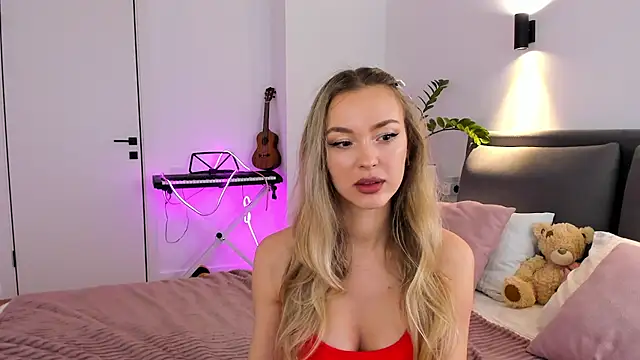 Kelly  Gray online show from April 1, 2026, 8:26 am