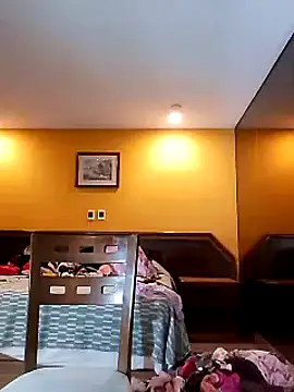 transreyna online show from February 11, 2025, 7:05 pm