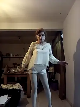 transreyna online show from February 13, 2025, 11:06 am