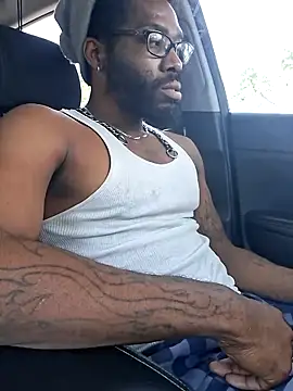 214KingLonggg online show from April 13, 2026, 9:42 pm