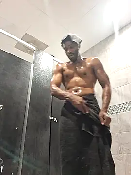 214KingLonggg online show from April 15, 2026, 2:18 am