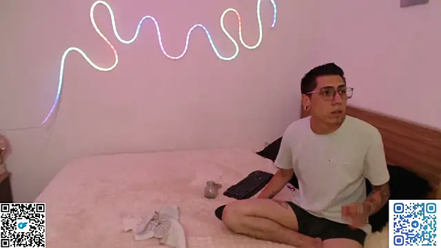 zoe-mate14 online show from April 10, 2026, 4:50 am