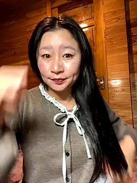 violet-00 online show from November 29, 2025, 10:51 am