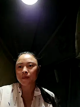 xuxulovezz online show from November 2, 2025, 1:57 pm