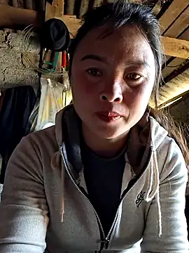 xuxulovezz online show from February 5, 2026, 5:23 am