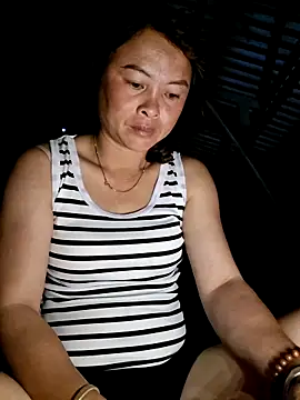 xuxulovezz online show from May 12, 2026, 10:18 pm