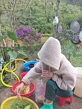 Helen-Tran online show from October 29, 2025, 2:58 am