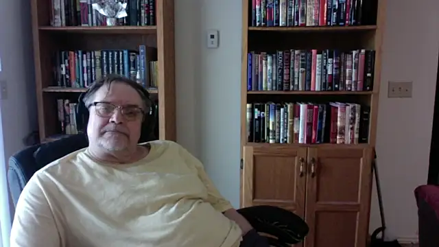Vinyl22xh online show from April 30, 2026, 6:58 pm