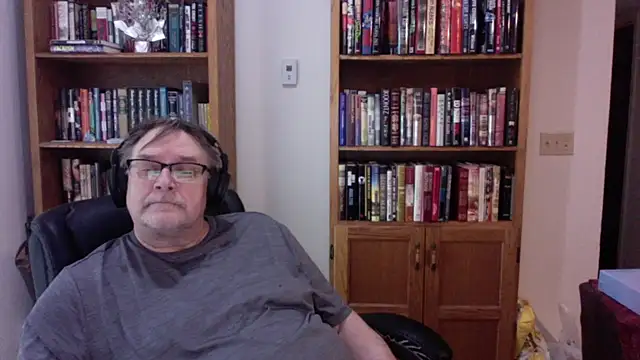 Vinyl22xh online show from May 5, 2026, 8:50 pm