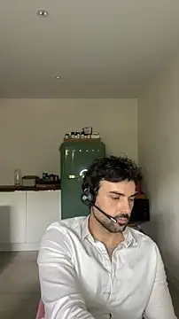 Snapshot of eauminerale chatting on May 29, 2026, 11:52 am eauminerale online show from May 29, 2026, 11:52 am