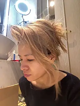 miumiu-66 online show from November 26, 2025, 2:40 pm