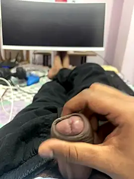 Snapshot of slaveboi9876 chatting on December 14, 2025, 5:40 pm slaveboi9876 online show from December 14, 2025, 5:40 pm