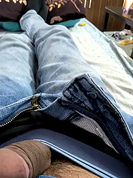 Snapshot of slaveboi9876 chatting on December 21, 2025, 4:19 am slaveboi9876 online show from December 21, 2025, 4:19 am