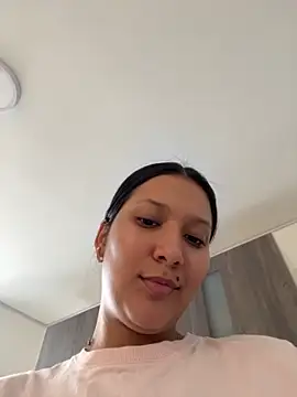 Snapshot of IsabellaJoness_ chatting on October 16, 2025, 12:06 pm IsabellaJoness online show from October 16, 2025, 12:06 pm