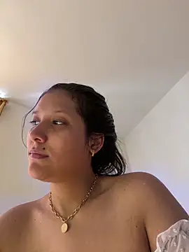 IsabellaJoness  online show from December 15, 2025, 8:13 pm