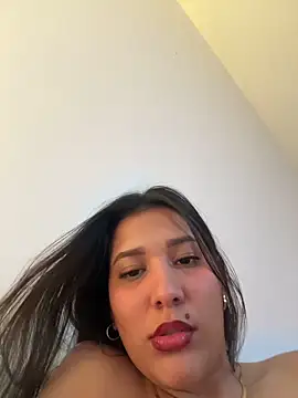 Snapshot of IsabellaJoness_ chatting on February 14, 2026, 8:49 pm IsabellaJoness online show from February 14, 2026, 8:49 pm