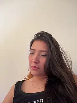 IsabellaJoness  online show from April 1, 2026, 6:05 pm