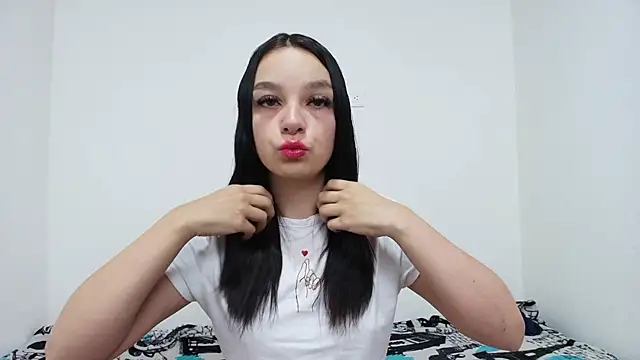 Emilie Soler12 online show from October 20, 2025, 6:08 pm