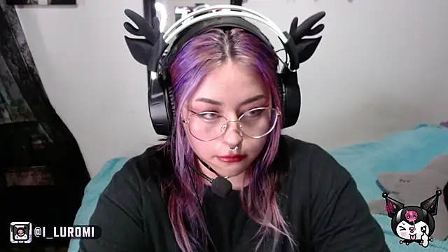 Iluromi online show from November 25, 2025, 3:34 pm