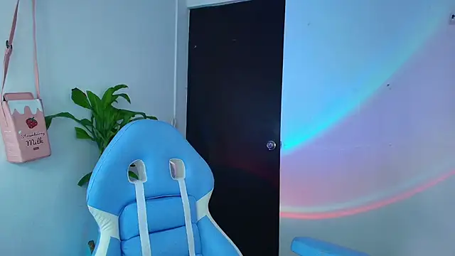 Snapshot of Hinata_21_ chatting on October 24, 2025, 5:09 pm Hinata 21  online show from October 24, 2025, 5:09 pm