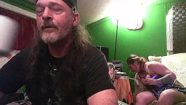 HippieDad333 online show from April 14, 2026, 3:01 am