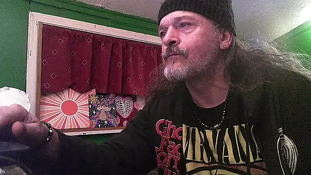 HippieDad333 online show from April 18, 2026, 5:22 am