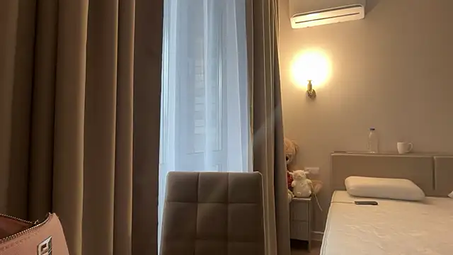 CandysRose online show from April 19, 2026, 4:23 am