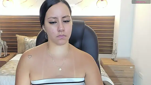 Natasha Kiim  online show from April 22, 2026, 4:59 am