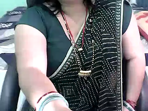 BABITA KUMARII online show from February 26, 2026, 5:12 pm