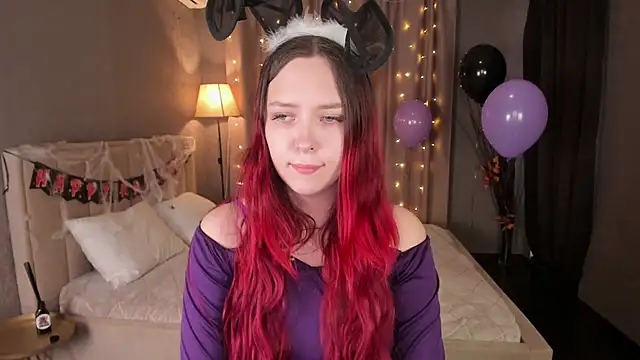 Monica  Queen online show from October 26, 2025, 5:35 am