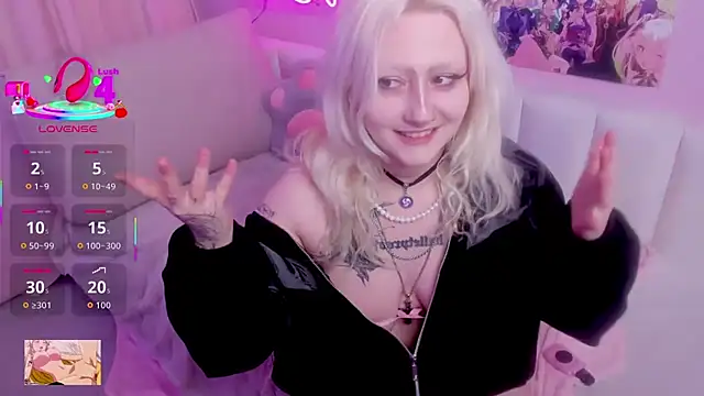 JuliaSharkk online show from January 13, 2026, 7:02 am