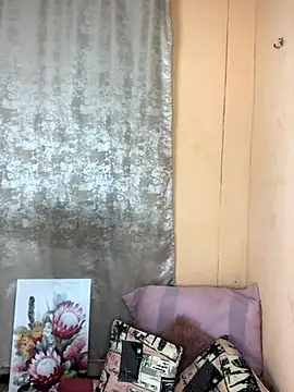 Caramel102004 online show from October 1, 2025, 11:00 pm