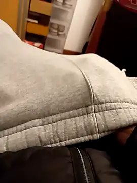 ruiiizz online show from March 11, 2026, 4:07 am