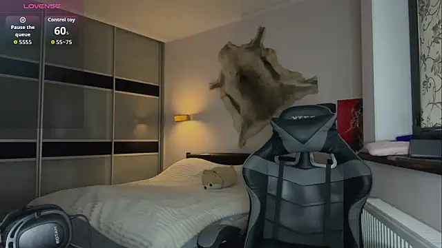 EvaCarter1 online show from October 11, 2025, 6:45 am