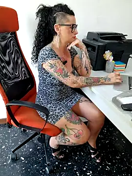candymaxxx online show from May 28, 2026, 6:32 am