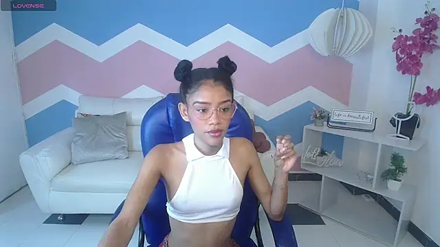 adisson petite1 online show from November 8, 2025, 1:11 pm