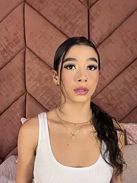 Snapshot of ChloeRosses chatting on February 3, 2026, 3:37 am ChloeRosses online show from February 3, 2026, 3:37 am