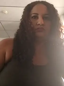 MEYBELLATINA online show from October 10, 2025, 8:41 pm