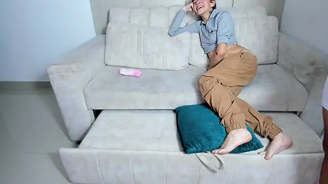 Snapshot of skygirls_ chatting on October 19, 2025, 4:35 am skygirls  online show from October 19, 2025, 4:35 am