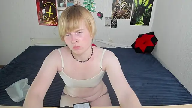 Snapshot of Cattie_w_ chatting on June 17, 2026, 1:19 am Cattie w online show from June 17, 2026, 1:19 am
