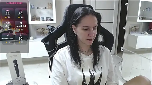 Irwi Tomboy online show from October 21, 2025, 9:15 pm