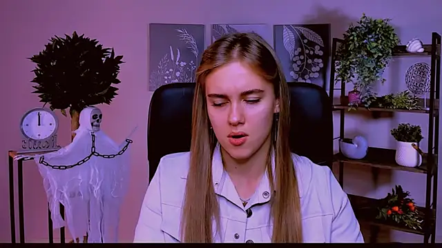 JuneWoods online show from October 22, 2025, 6:35 am