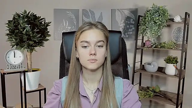 JuneWoods online show from November 12, 2025, 7:42 am