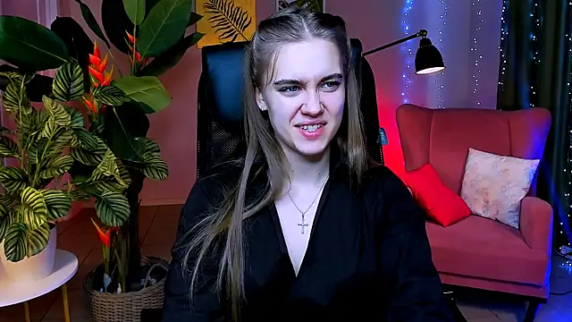 JuneWoods online show from March 28, 2026, 8:25 am