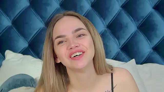 AnitaVenture online show from November 5, 2025, 4:23 am