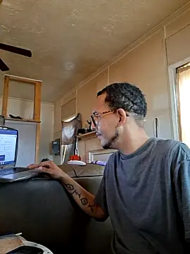 ThrowedWorldWide online show from December 3, 2025, 2:37 pm