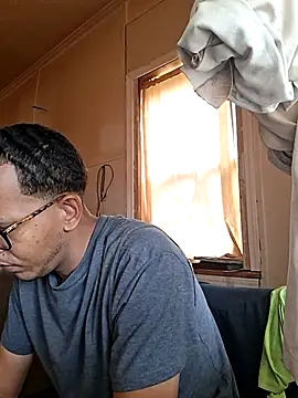 ThrowedWorldWide online show from December 4, 2025, 3:21 pm