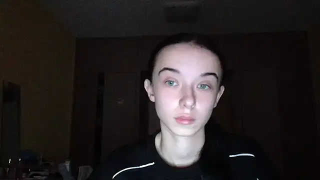 Emilia Light online show from November 19, 2025, 6:46 am